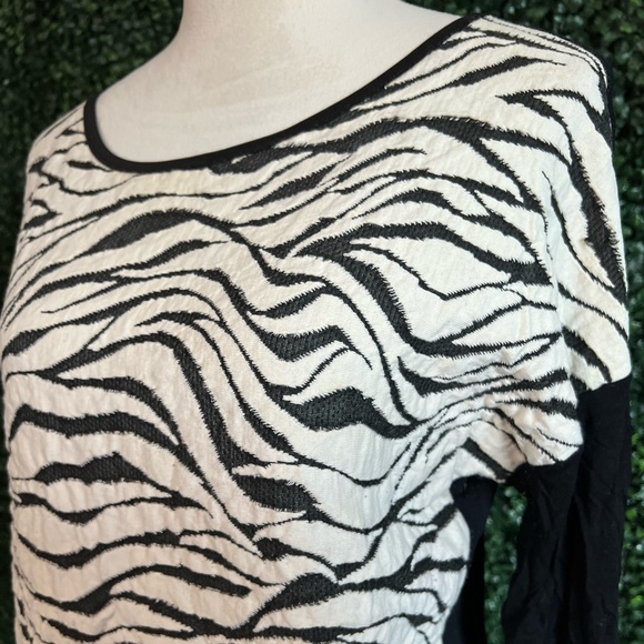 Pistachio Black Blouse 3D Printed Size S - Picture 4 of 9